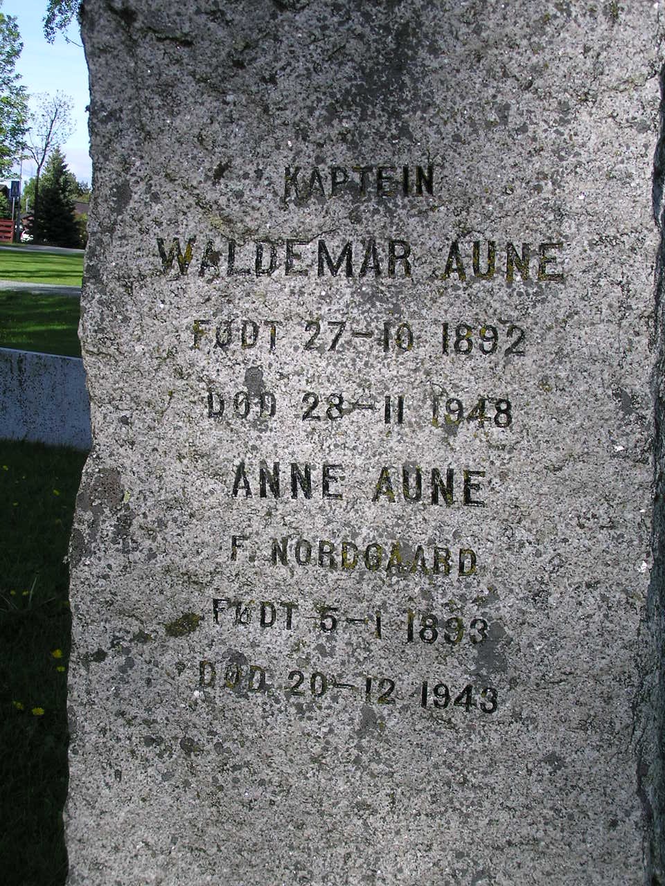 Waldemar og Anne Aune's sravstein